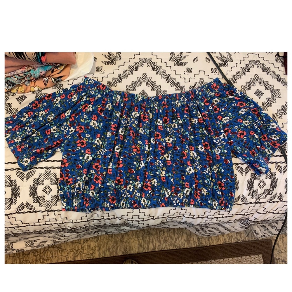 Off the shoulder cropped shirt